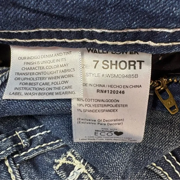 Wallflower Lucious Curvy Fit Bootcut Jeans Juniors Size 7 Short - Picture 9 of 11
